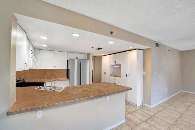 Building Photo - 9470 Tangerine Pl
