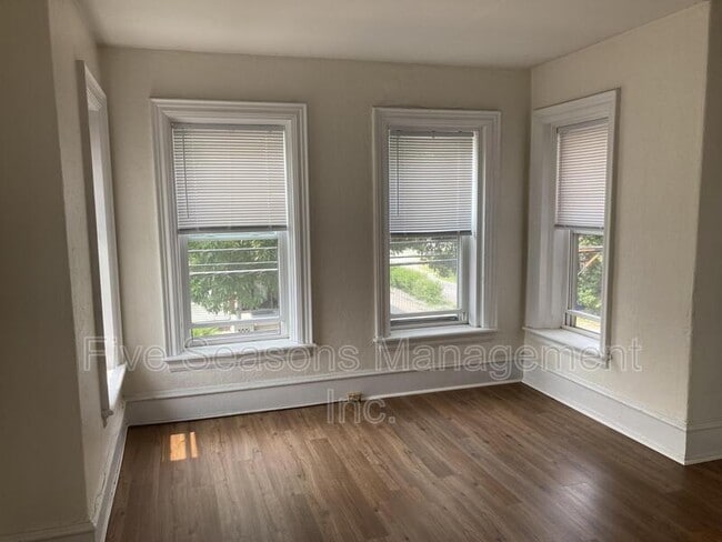 Building Photo - 4 Loomis St