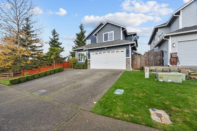 Building Photo - **NO SHOWINGS!! We have an application already on this property** This beautiful light filled hom...