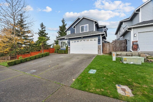 Building Photo - RENTED ~ THIS PROPERTY IS NO LONGER AVAILABLE~ ** This beautiful light filled home offers 4-bedro...