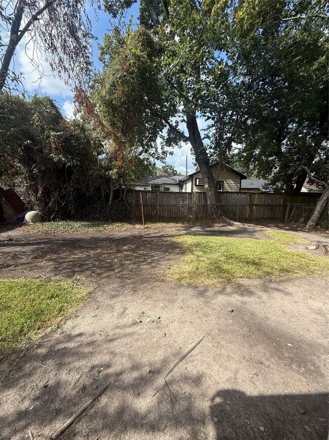 Building Photo - 6712 Eastwood St