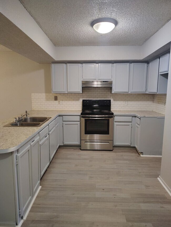 Building Photo - Duplex for Lease in Midwest City May