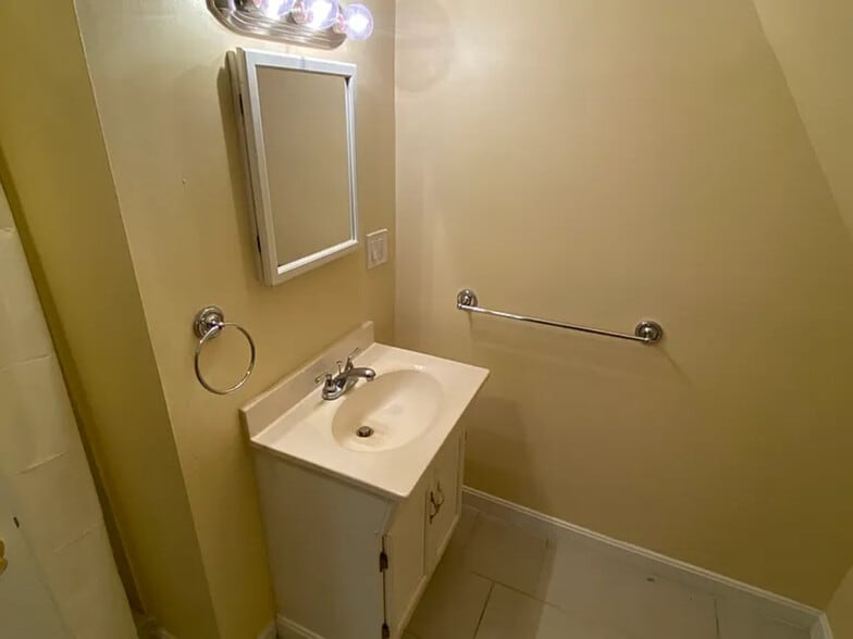 Building Photo - 27 Albion St