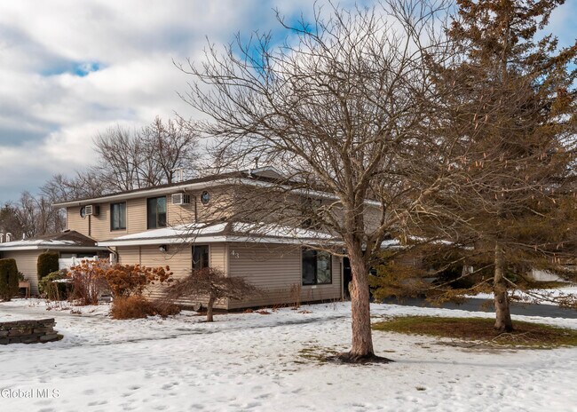 Building Photo - 43 Commons Dr