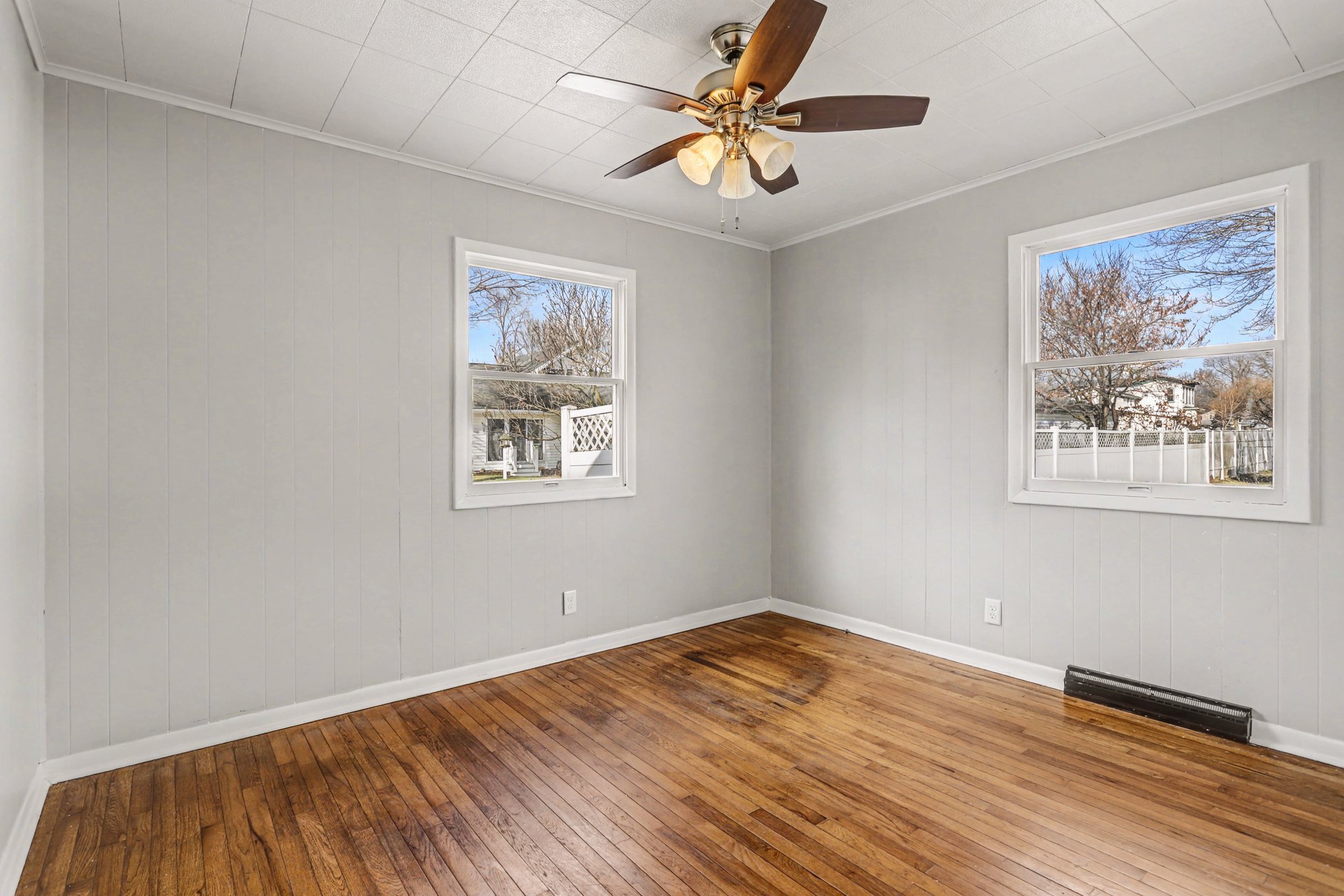 Building Photo - 205 E Murray Ave