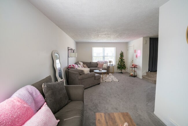 Building Photo - 923 Burcham Dr