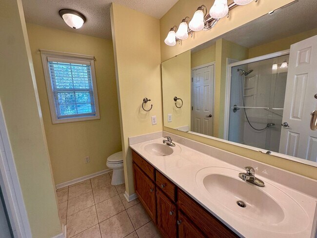 Building Photo - Williamsburg Subdivision!