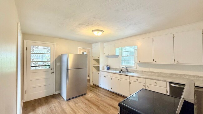 Building Photo - Updated One-Level Brick Home with Mountain Views