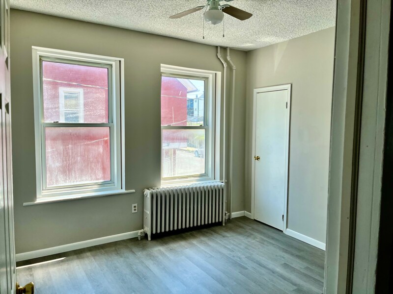 Building Photo - 1137 E 3rd St