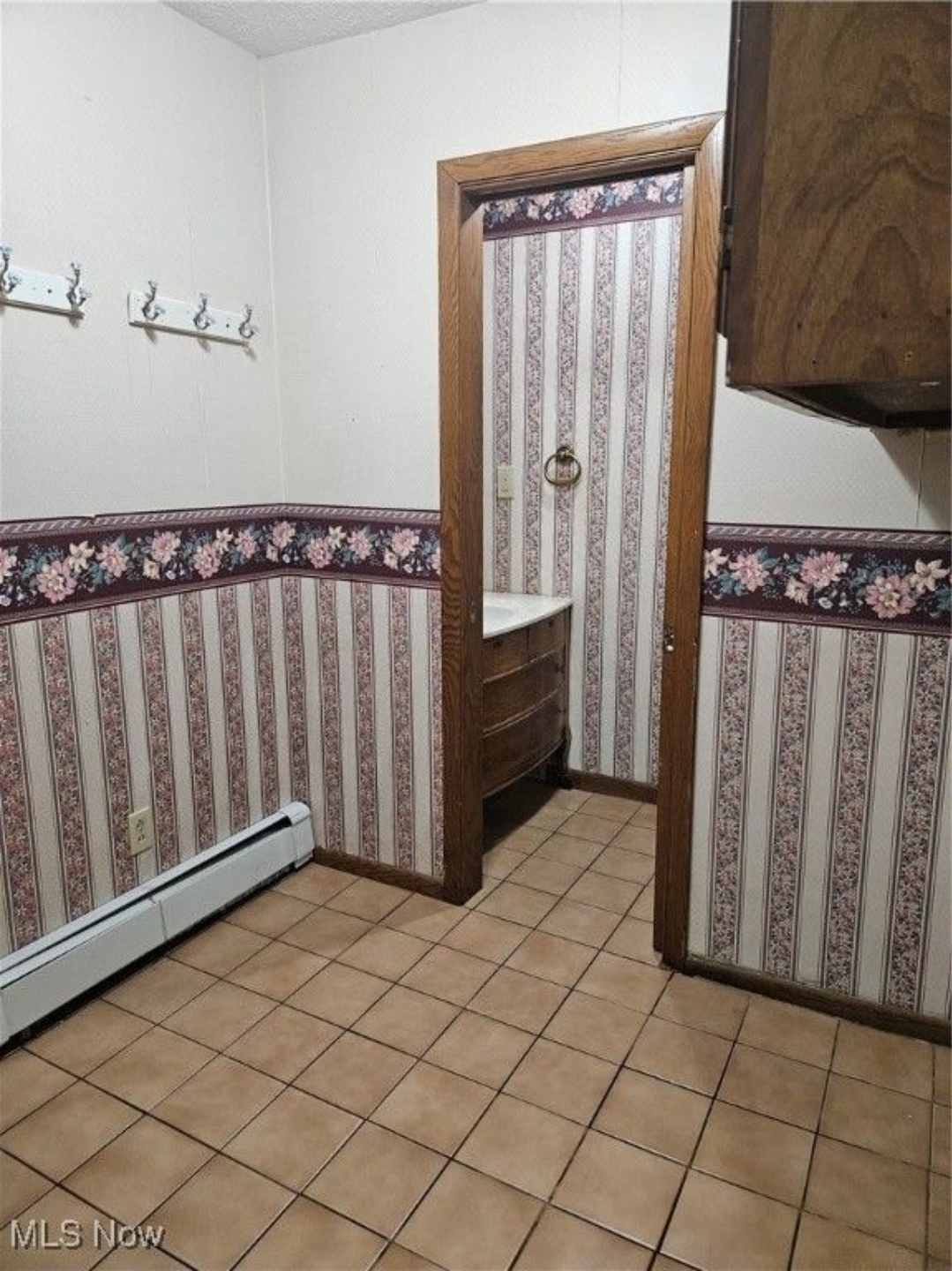Laundry/mudroom - 14301 Galehouse Rd