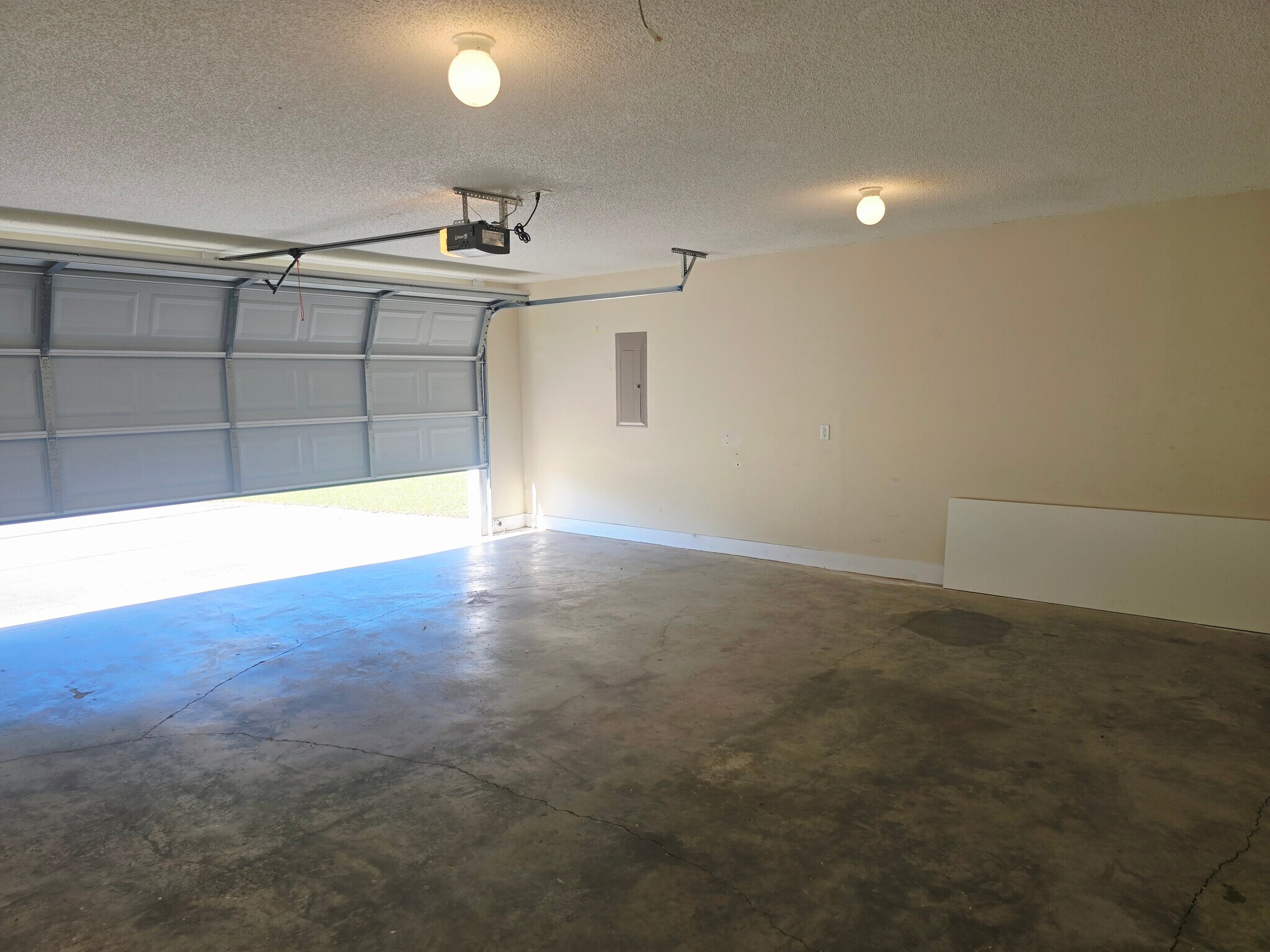 Building Photo - 111 Quarterhorse Dr