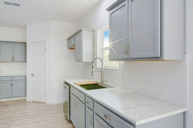 Building Photo - 117 Ori Ct