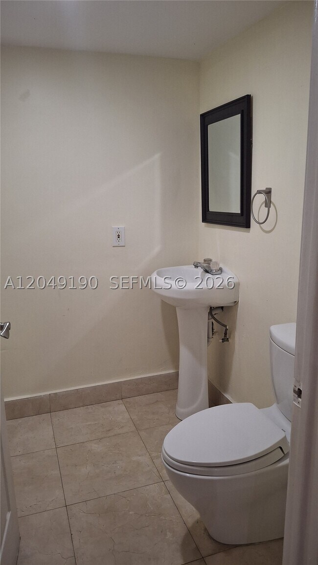 Building Photo - 9255 SW 125th Ave