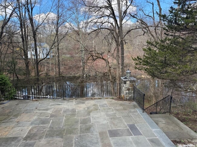 Building Photo - 2119 Maple Ave