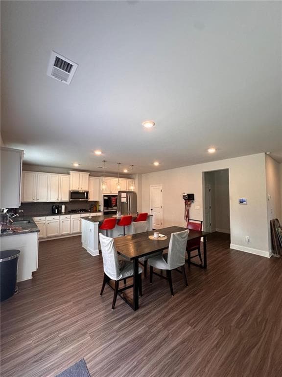 Building Photo - 205 Birdie Cir
