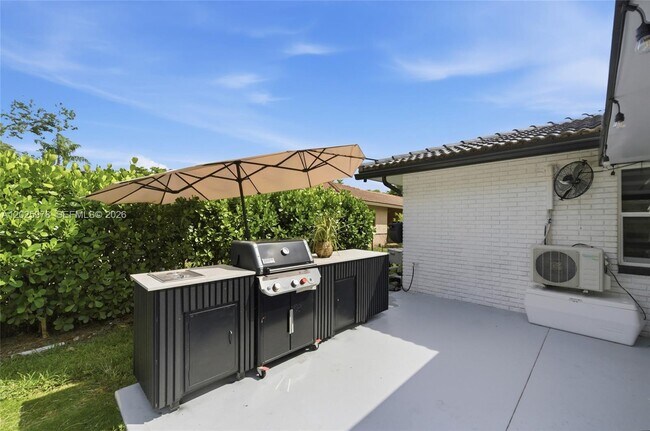 Building Photo - 9935 Ramblewood Dr