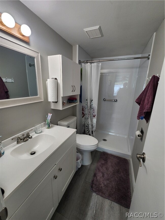 Building Photo - 2400 Forest Dr