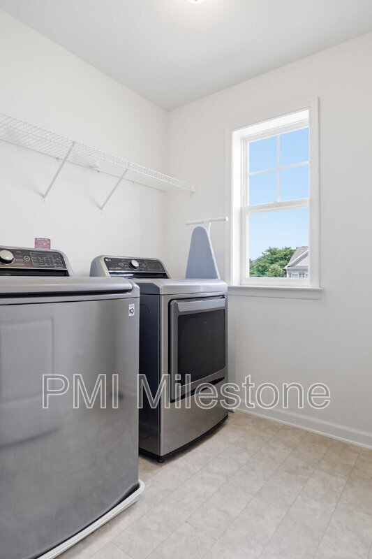 Building Photo - 371 Lookout Mountain Ct