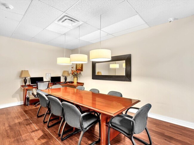 Building Photo - 500 Bayview Dr