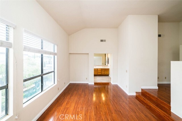 Building Photo - 31 Waterway