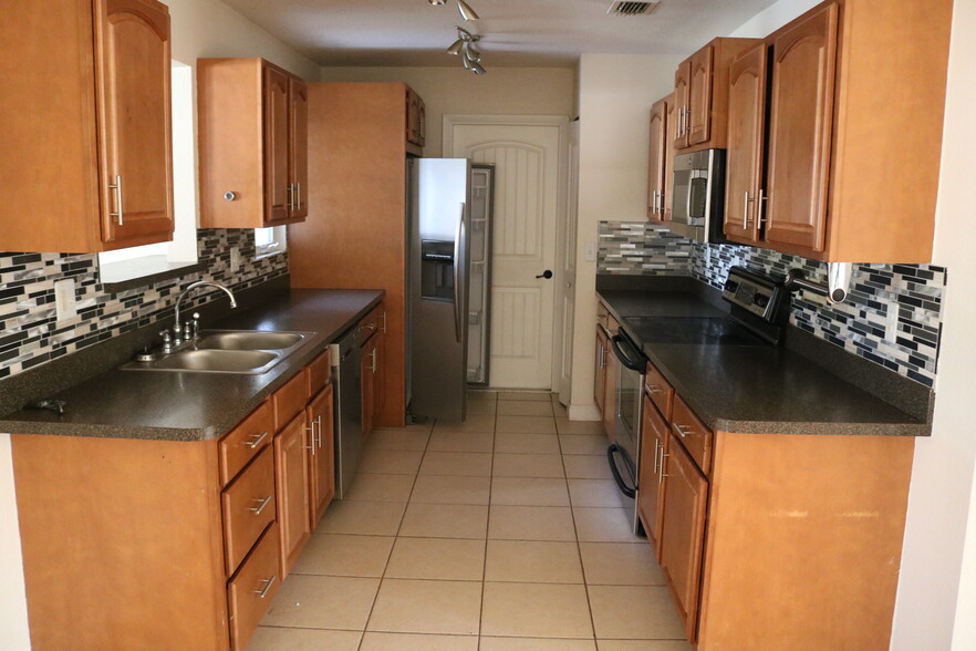 Kitchen - 1214 Ramsdel St