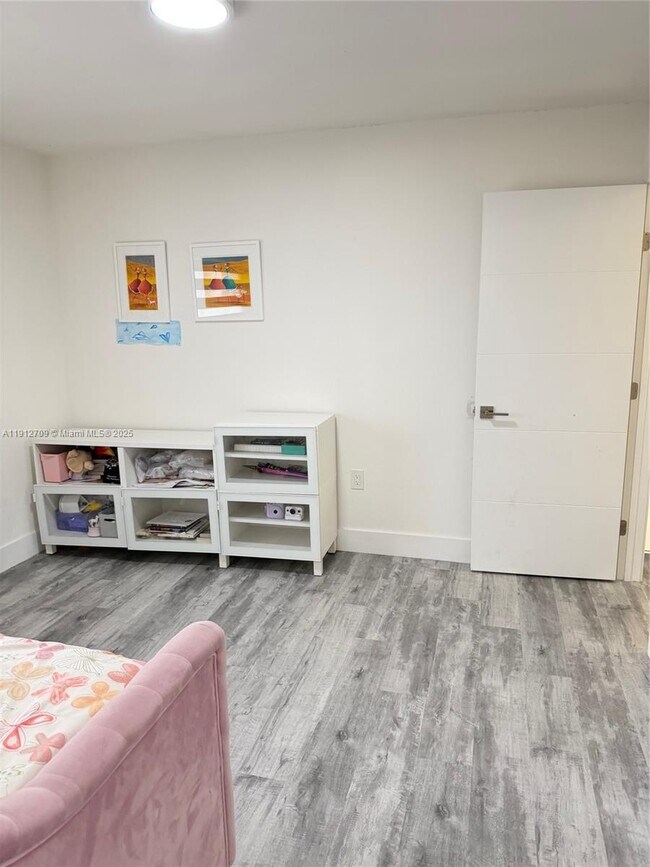 Building Photo - 1271 SW 124th Ct