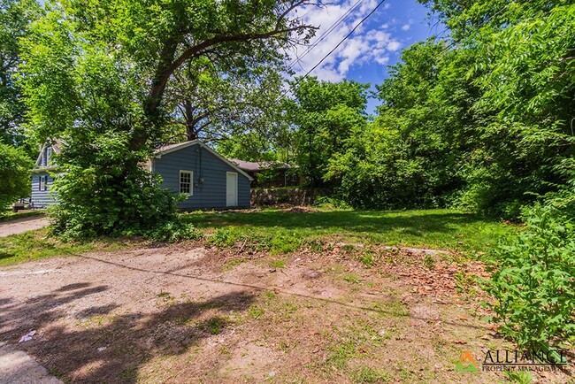 Building Photo - 360° VIRTUAL TOUR ~ Spacious home close to...