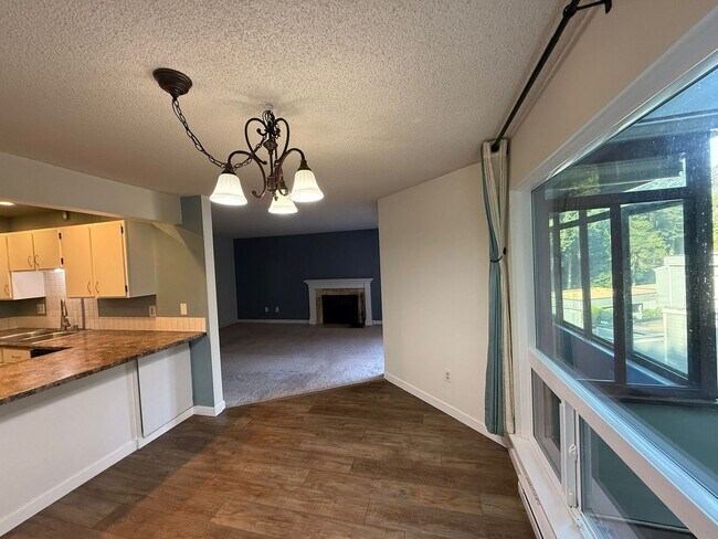 Building Photo - 2 Bedroom 2 Bathroom Plus Amenities!