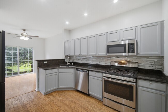 Building Photo - 611 Lakeridge Ct