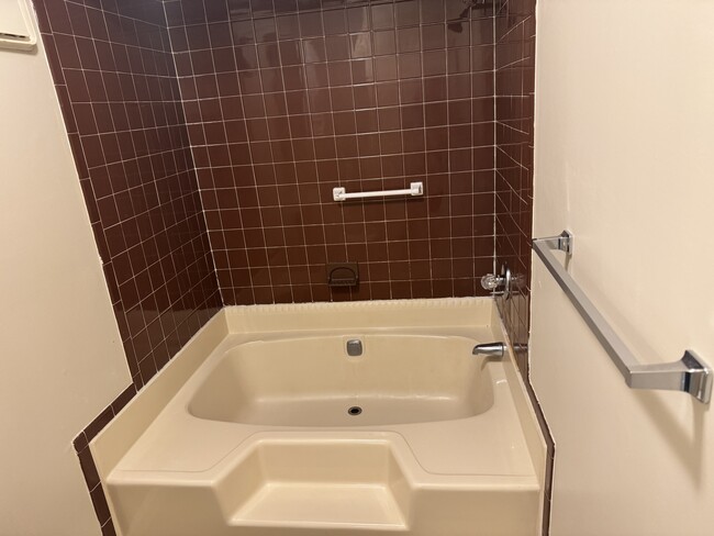 Building Photo - 15 Devon Pl