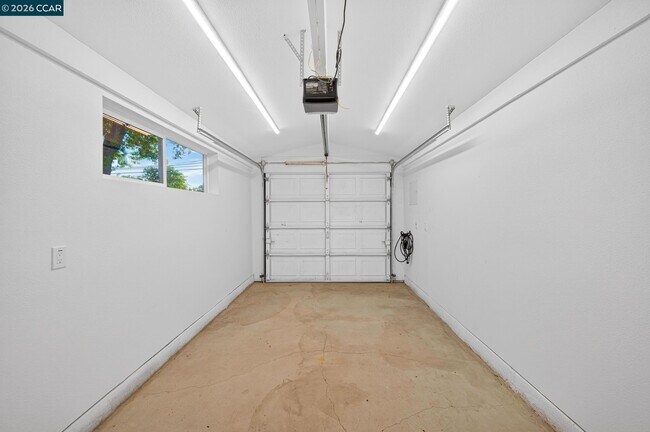 Building Photo - 3360 Esperanza Dr