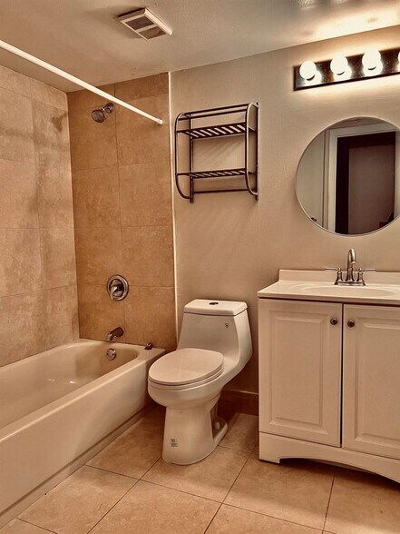 Building Photo - 8781 Wiles Rd