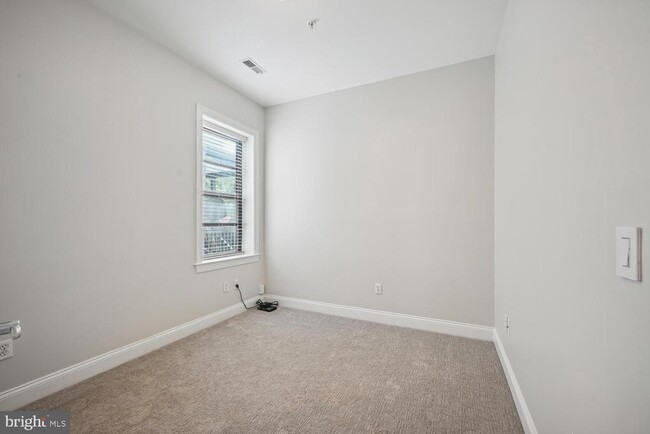 Building Photo - 1832 Swann St NW
