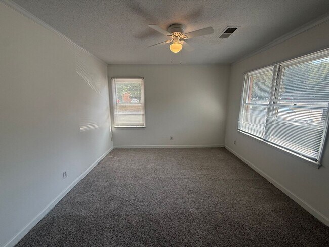 Building Photo - 1110 Chandler Dr