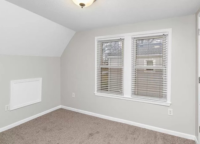 Building Photo - 3 Bedroom With Office And Fenced Yard