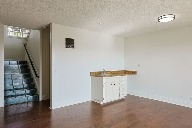 Building Photo - Spacious 4 Bed / 3 Bath Home in Desirable Nebo Hill – La Mesa (3,056 Sq Ft)