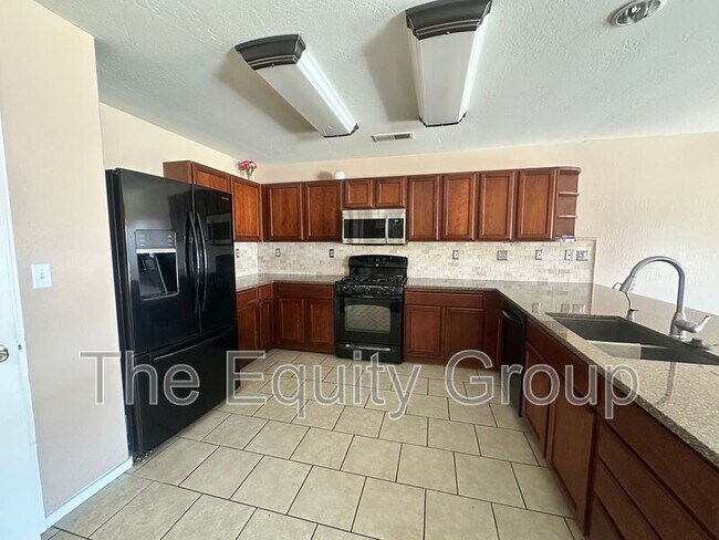 Building Photo - 1253 S Monterey Ave