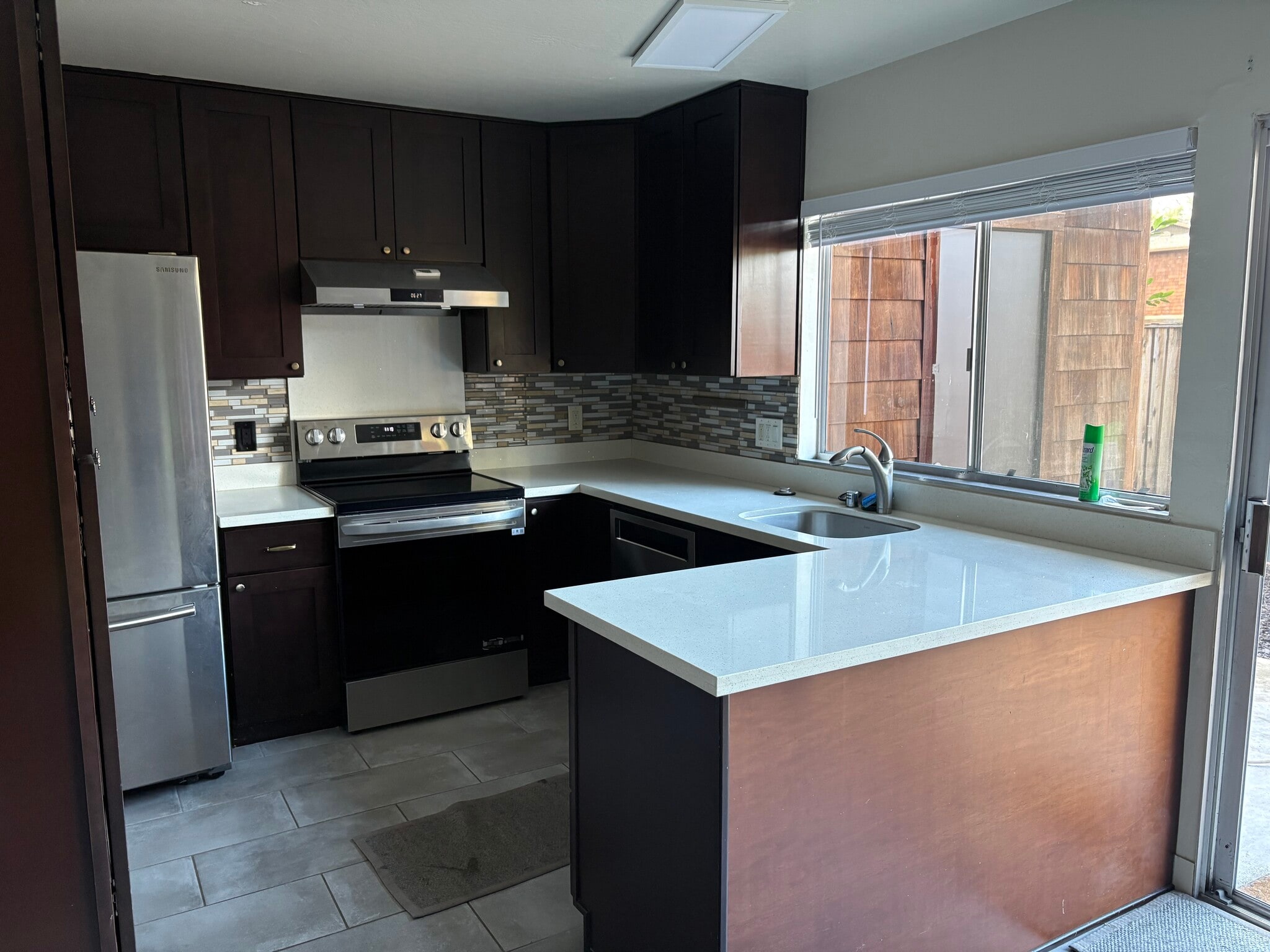 Kitchen with new stove - 4128 Ravenwood Pl