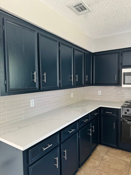 Building Photo - 308 Christie Ct