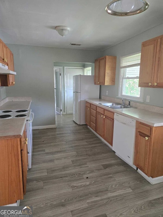 Building Photo - 2466 Spring Garden Dr SW