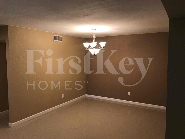 Building Photo - 6025 W Evans Dr