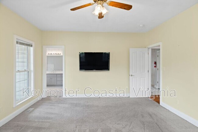 Building Photo - 15470 Turner Dr