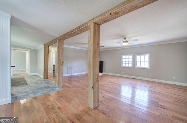 Building Photo - 838 Spring Place Rd NE