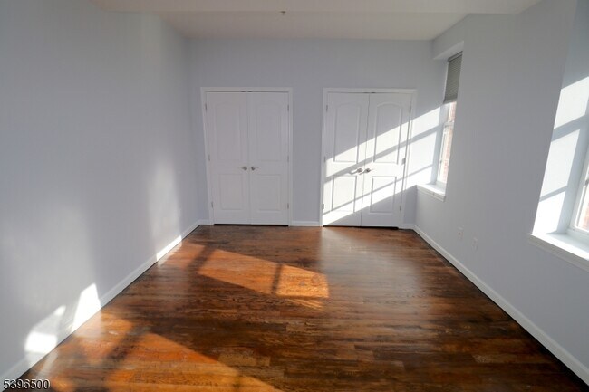 Building Photo - 14 Gouverneur St