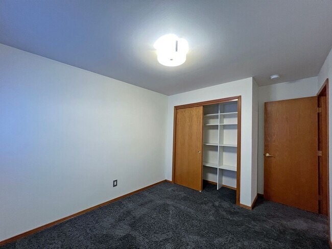 Building Photo - Stunning 4 Bedroom 2.5 Bath with Peek-a-Boo View of Puget Sound