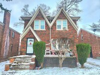 Building Photo - 15361 Sorrento Ave