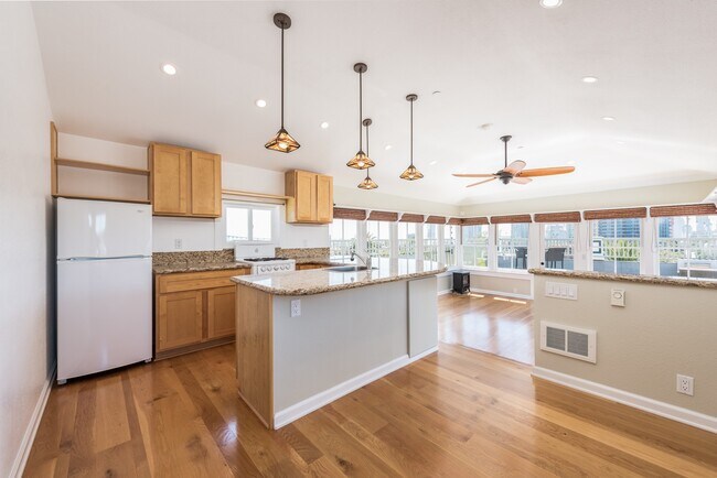 Building Photo - 470 20th St