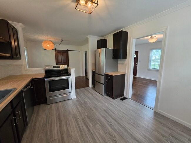 Building Photo - 540 Church Rd SE