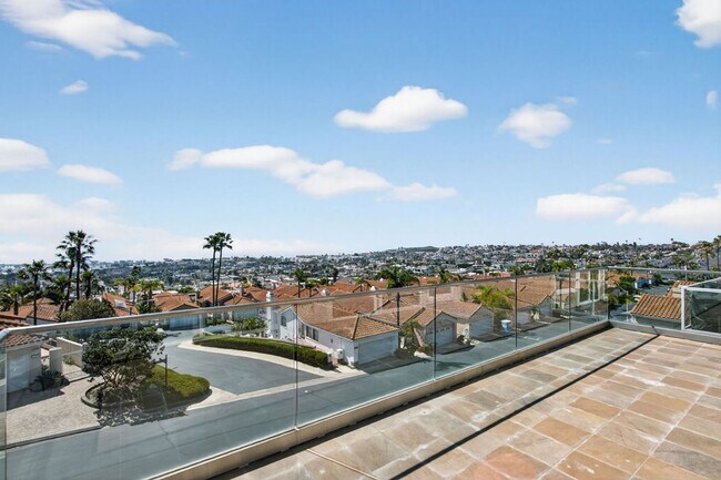 Building Photo - The Ultimate Coastal Escape: 3 Bedrooms with Panoramic Ocean Views in Gated Waterford Pointe!