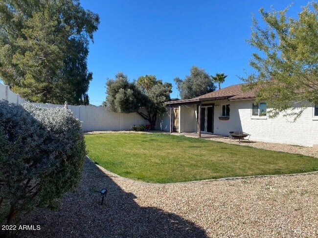Building Photo - 3909 E Shaw Butte Dr